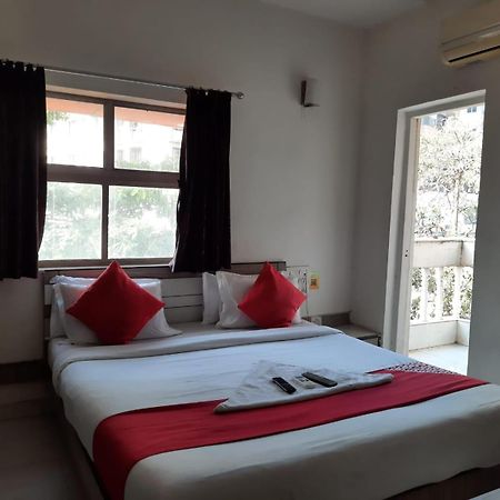 Hotel Saikripa Imperial Daman Eksteriør billede