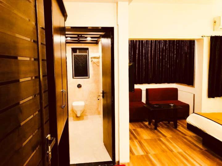 Hotel Saikripa Imperial Daman Eksteriør billede
