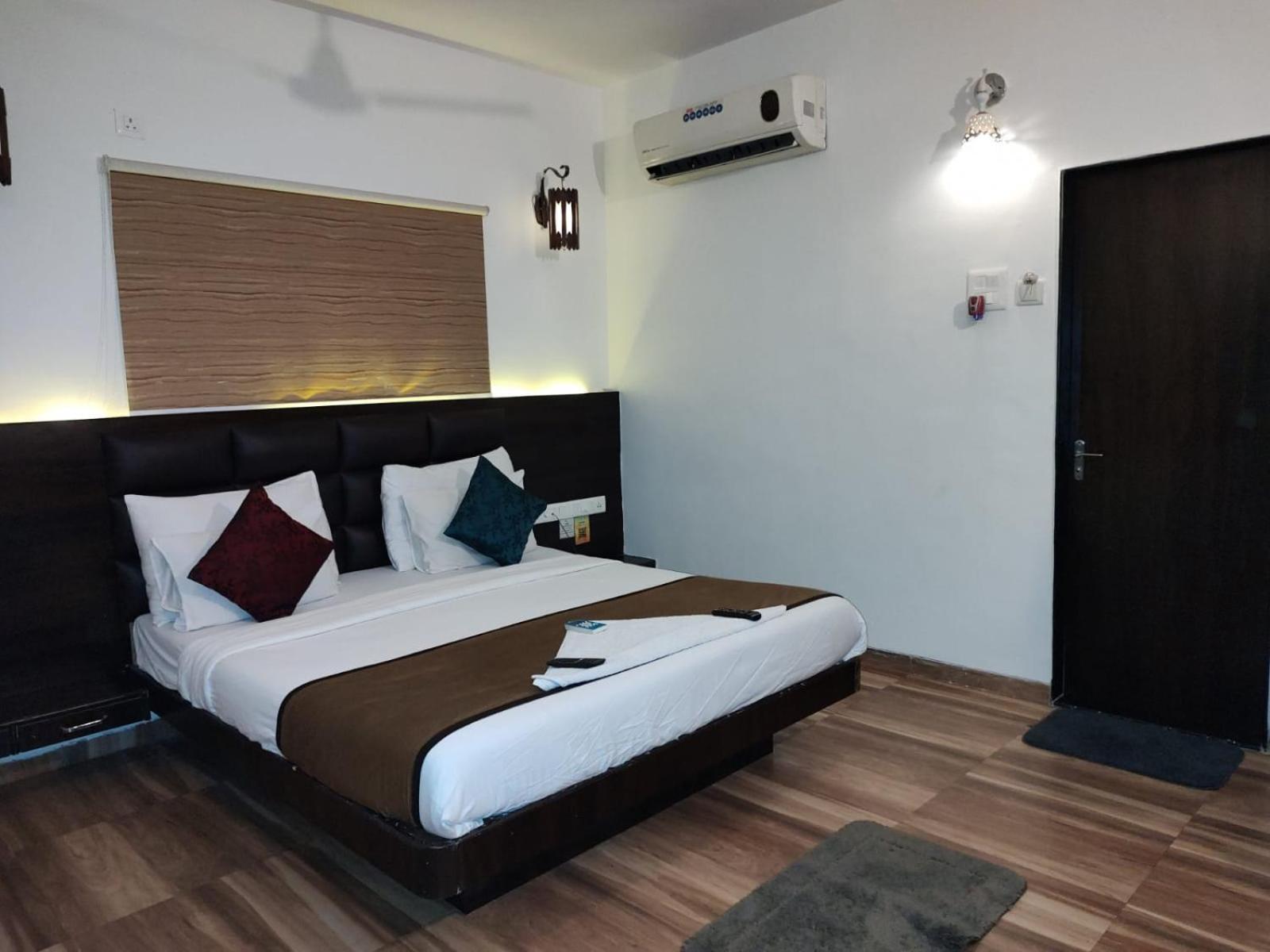 Hotel Saikripa Imperial Daman Eksteriør billede