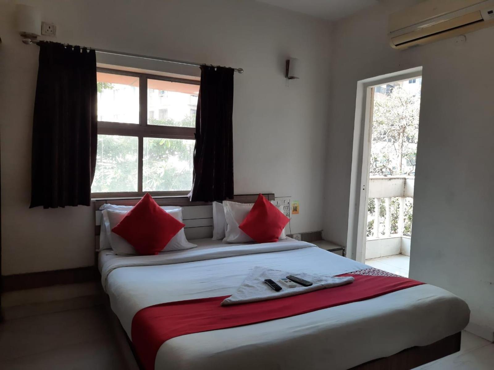 Hotel Saikripa Imperial Daman Eksteriør billede